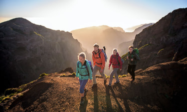 Wandergruppe in den Bergen Thumbnail